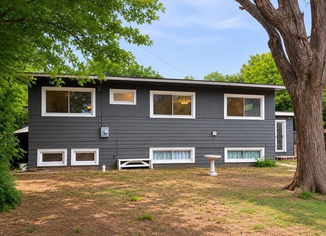 1927 E Glen Oaks, Wichita, KS 67216