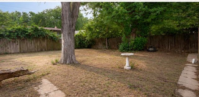 1927 E Glen Oaks, Wichita, KS 67216