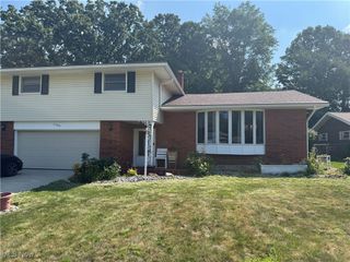 5289 Berkshire Drive, North Olmsted, OH 44070