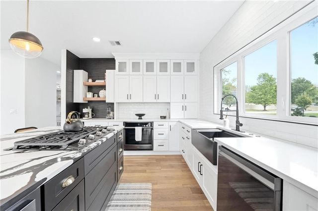 21101 W 90th Street, Lenexa, KS 66220