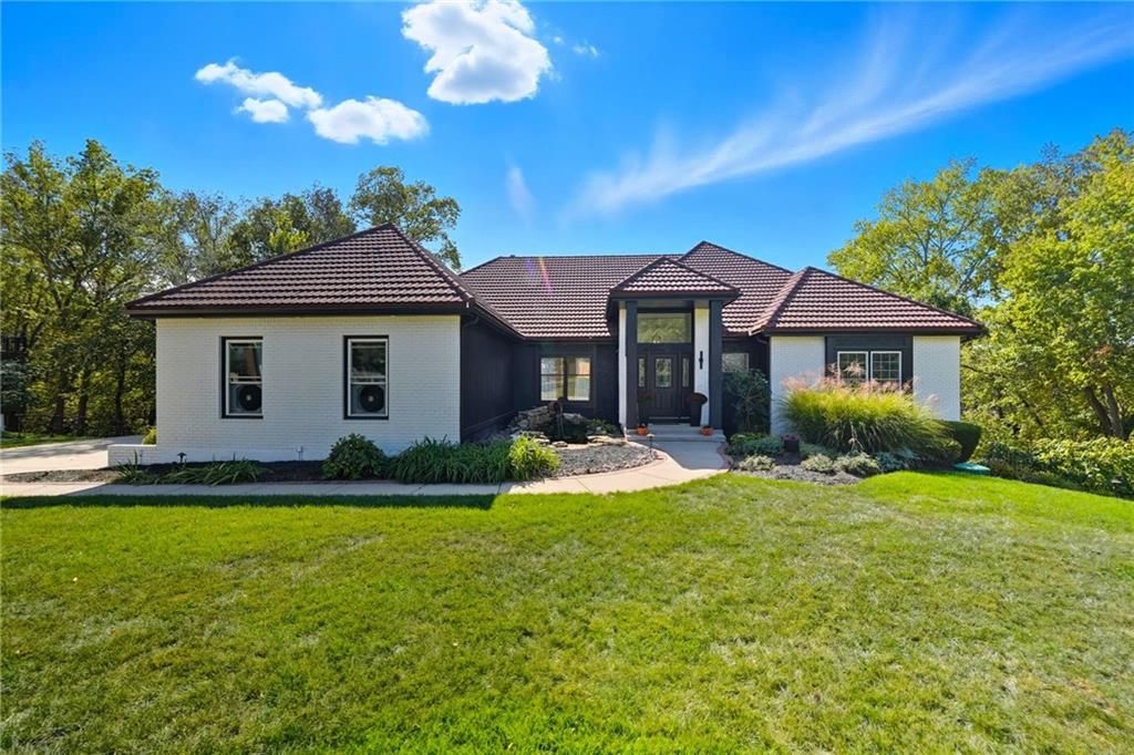 21101 W 90th Street, Lenexa, KS 66220