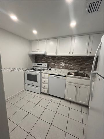 3650 Inverrary Dr 1Q, Lauderhill, FL 33319