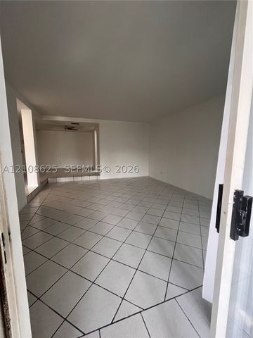 3650 Inverrary Dr 1Q, Lauderhill, FL 33319