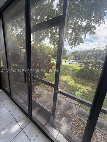 3650 Inverrary Dr 1Q, Lauderhill, FL 33319
