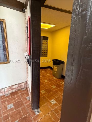3650 Inverrary Dr 1Q, Lauderhill, FL 33319