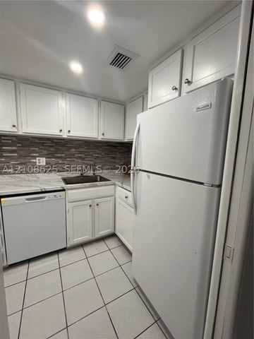3650 Inverrary Dr 1Q, Lauderhill, FL 33319