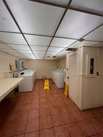 3650 Inverrary Dr 1Q, Lauderhill, FL 33319