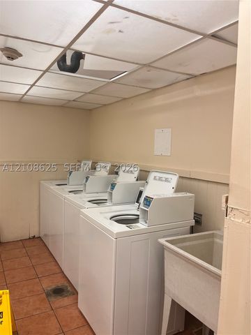 3650 Inverrary Dr 1Q, Lauderhill, FL 33319