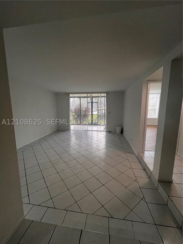 3650 Inverrary Dr 1Q, Lauderhill, FL 33319