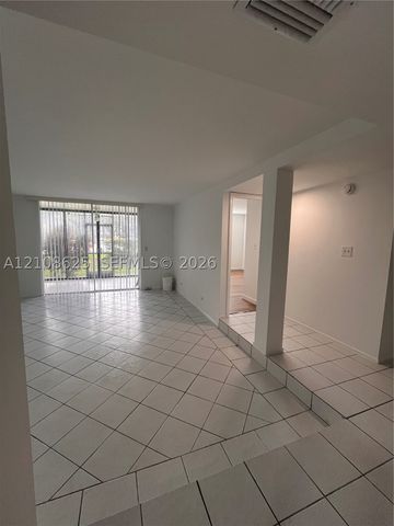 3650 Inverrary Dr 1Q, Lauderhill, FL 33319