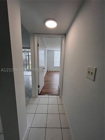 3650 Inverrary Dr 1Q, Lauderhill, FL 33319