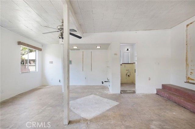 2210 W 7th Street, Santa Ana, CA 92703