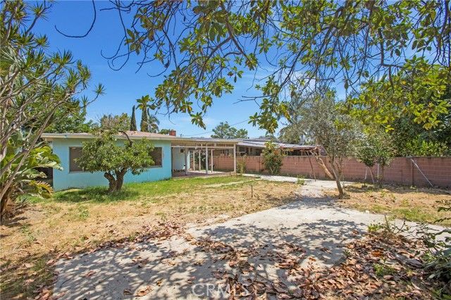 2210 W 7th Street, Santa Ana, CA 92703