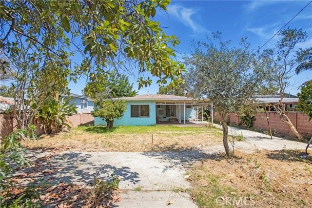 2210 W 7th Street, Santa Ana, CA 92703