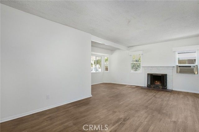 2210 W 7th Street, Santa Ana, CA 92703