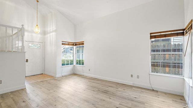 309 Regency Cir, Vacaville, CA 95687