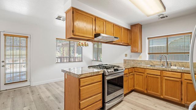 309 Regency Cir, Vacaville, CA 95687