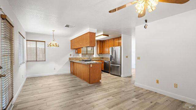 309 Regency Cir, Vacaville, CA 95687