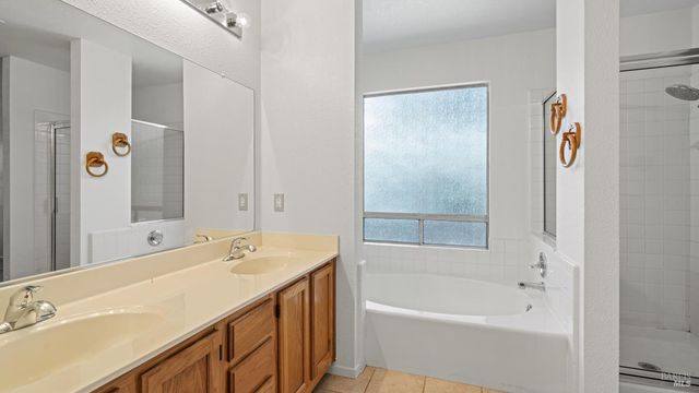 309 Regency Cir, Vacaville, CA 95687