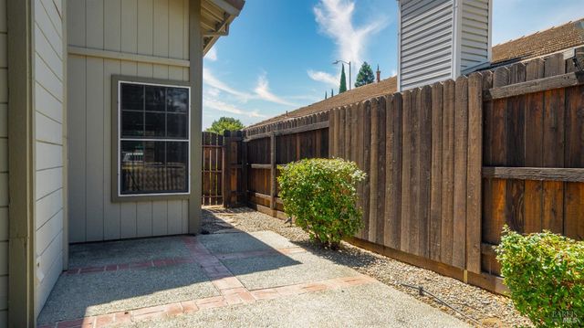 309 Regency Cir, Vacaville, CA 95687