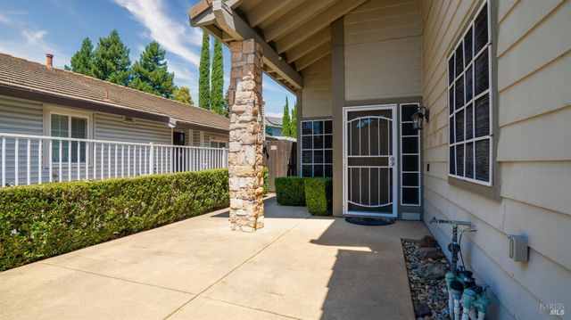 309 Regency Cir, Vacaville, CA 95687