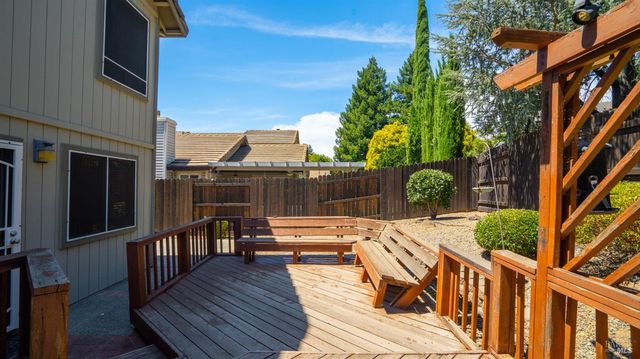 309 Regency Cir, Vacaville, CA 95687