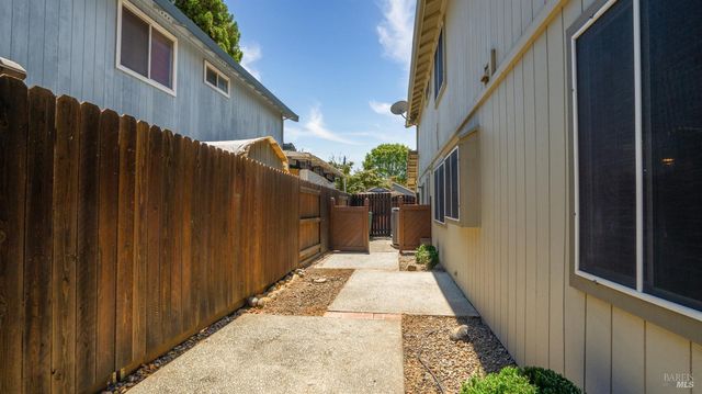 309 Regency Cir, Vacaville, CA 95687