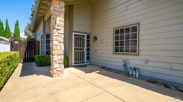 309 Regency Cir, Vacaville, CA 95687