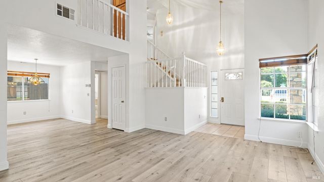 309 Regency Cir, Vacaville, CA 95687