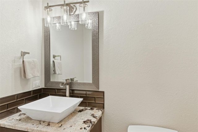 407 Olympia Fields ST, Meadowlakes, TX 78654