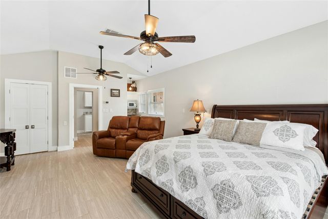 407 Olympia Fields ST, Meadowlakes, TX 78654