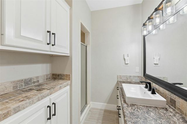 407 Olympia Fields ST, Meadowlakes, TX 78654