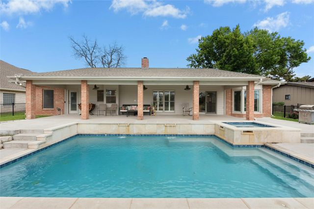 407 Olympia Fields ST, Meadowlakes, TX 78654