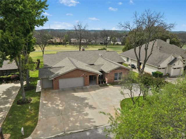 407 Olympia Fields ST, Meadowlakes, TX 78654