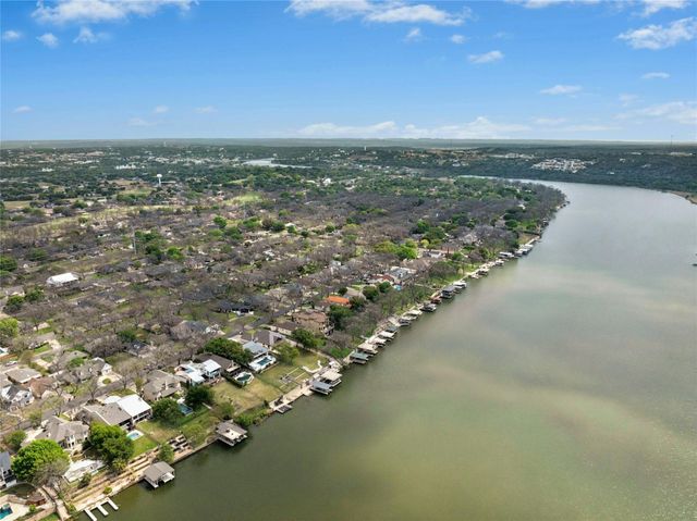 407 Olympia Fields ST, Meadowlakes, TX 78654