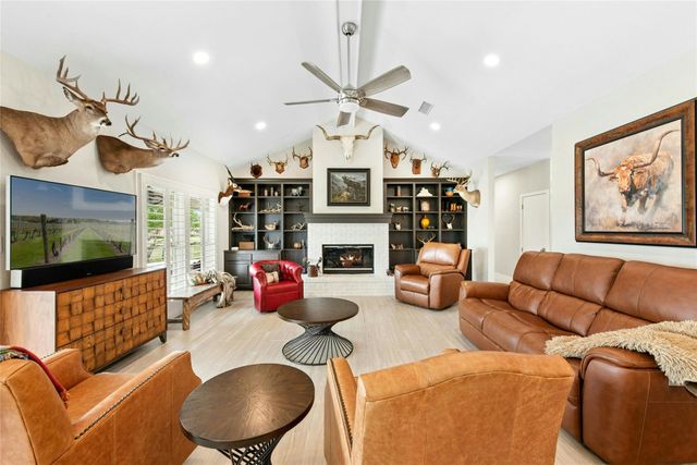 407 Olympia Fields ST, Meadowlakes, TX 78654