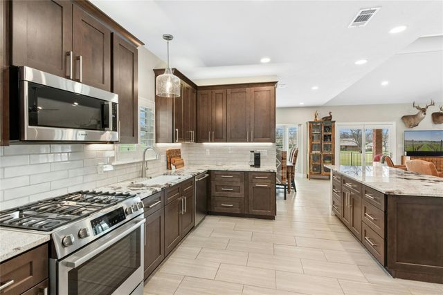 407 Olympia Fields ST, Meadowlakes, TX 78654