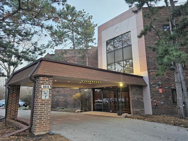 1018 CASTILIAN Court 205, Glenview, IL 60025