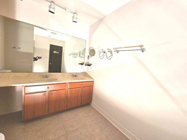 1018 CASTILIAN Court 205, Glenview, IL 60025