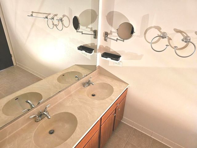 1018 CASTILIAN Court 205, Glenview, IL 60025