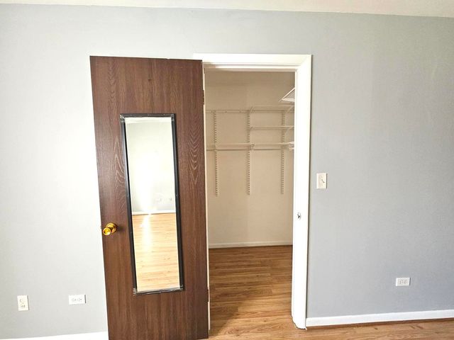 1018 CASTILIAN Court 205, Glenview, IL 60025