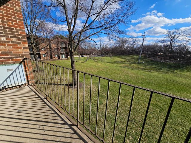 1018 CASTILIAN Court 205, Glenview, IL 60025