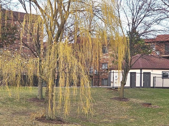 1018 CASTILIAN Court 205, Glenview, IL 60025