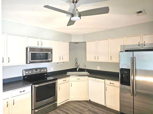 1018 CASTILIAN Court 205, Glenview, IL 60025