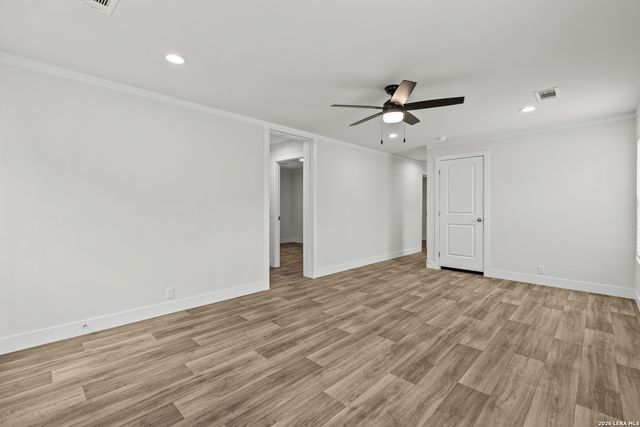697 County Road 664, Devine, TX 78016