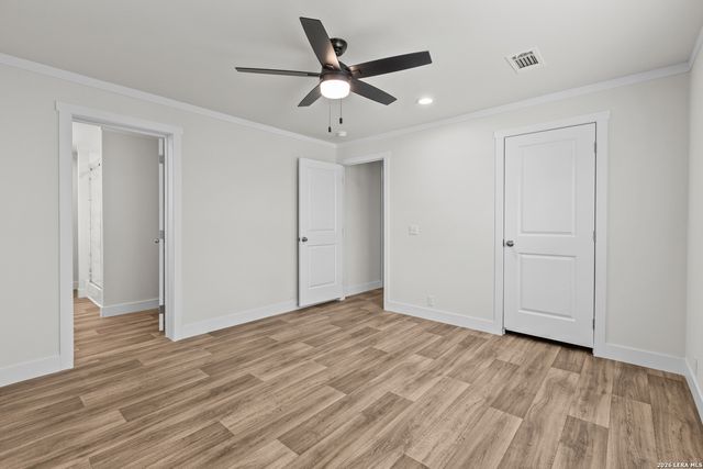 697 County Road 664, Devine, TX 78016