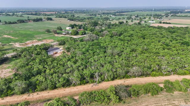 697 County Road 664, Devine, TX 78016