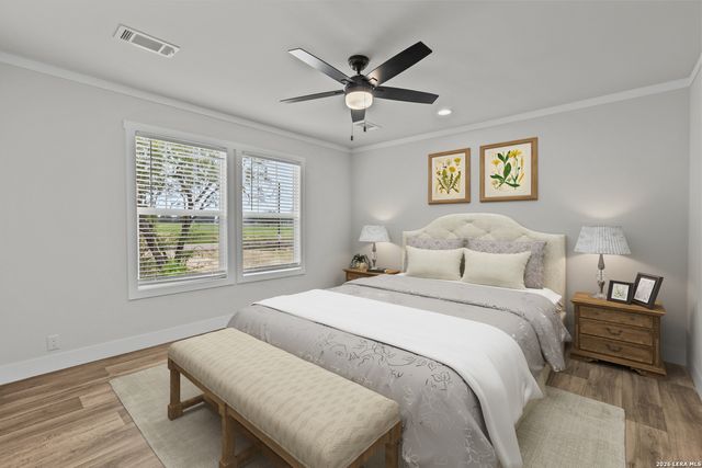 697 County Road 664, Devine, TX 78016