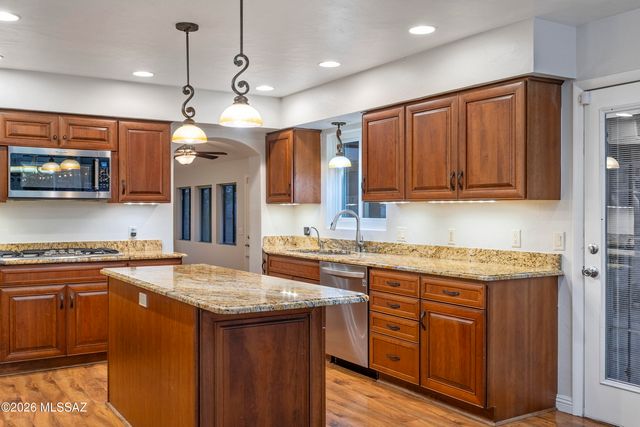 1112 W Maximilian Way, Tucson, AZ 85704