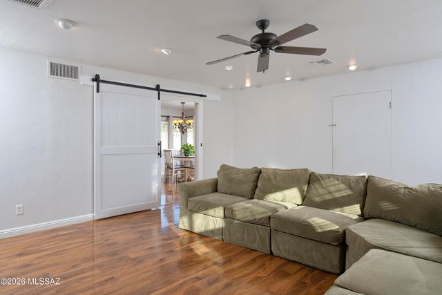 1112 W Maximilian Way, Tucson, AZ 85704